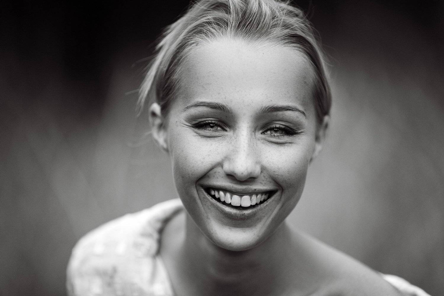 #bw, #cover, #eyes, #freckle, #girl, #portrait, #art, #inspiration, #lovely, #smile, Павел Лепешев