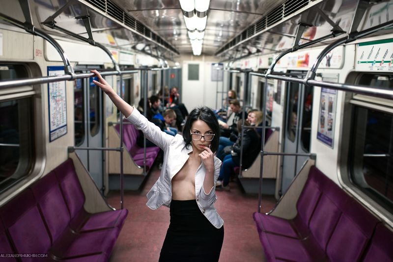 метро, ню, девушка Метро фото превью