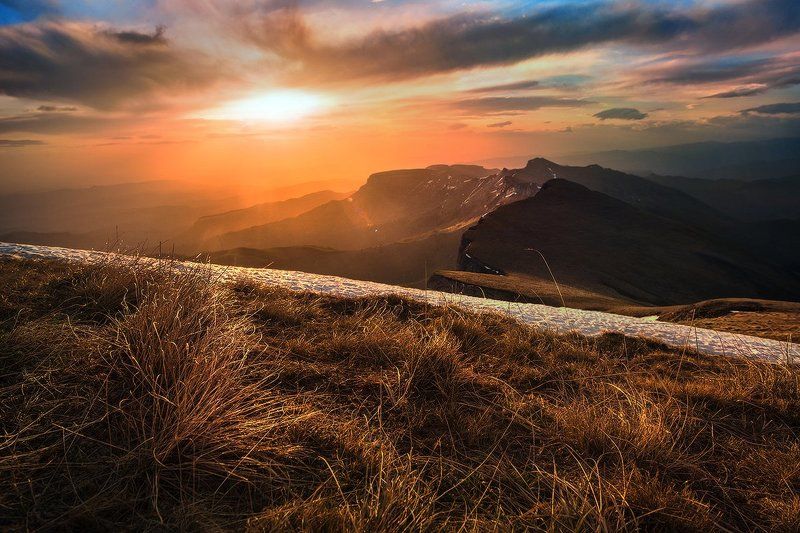 Восход над хребтом Агиге фото превью