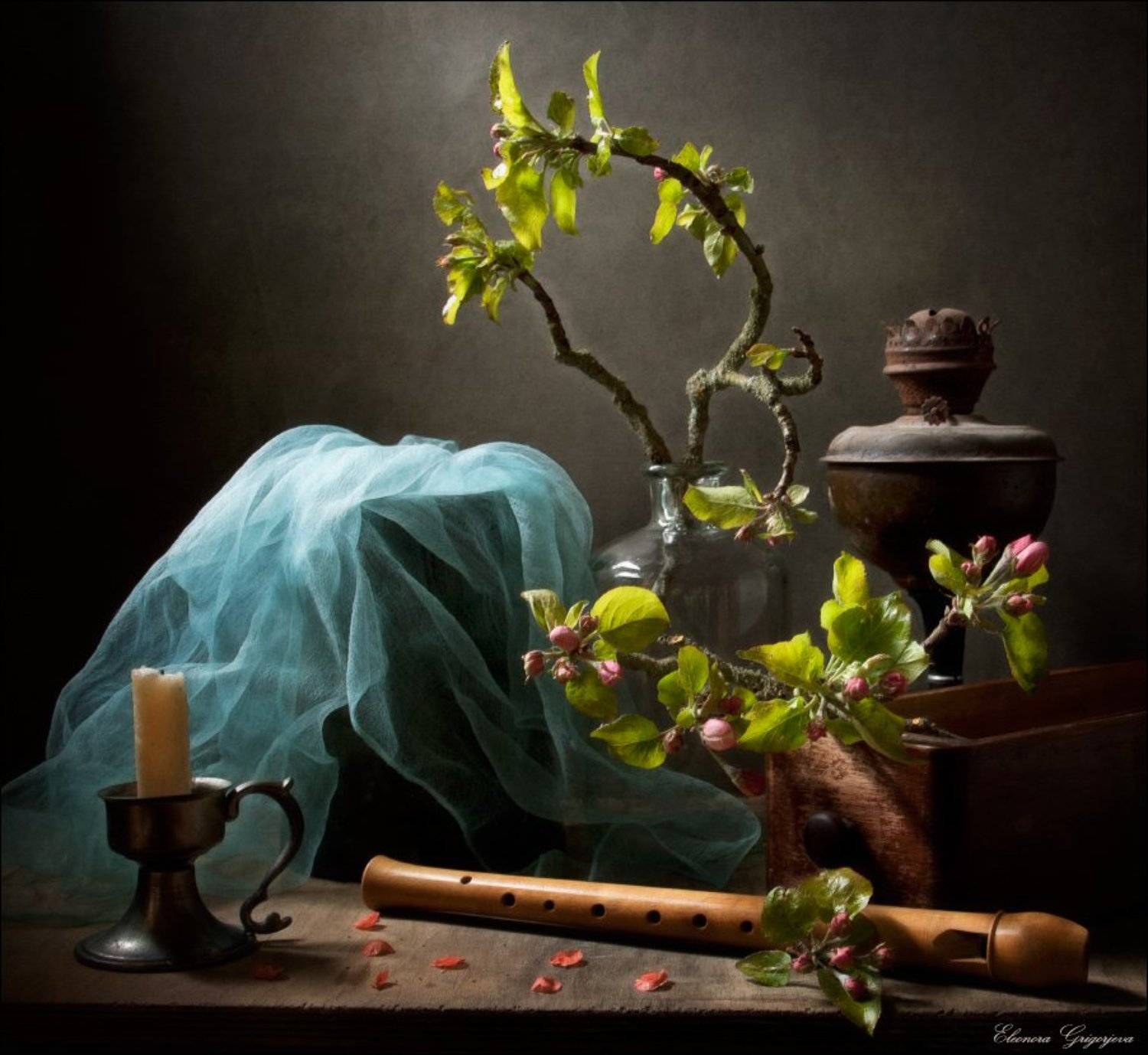 Весна, Дудочка, Керосиновая лампа, Натюрморт, Свеча, Цветущая яблоня, Eleonora Grigorjeva