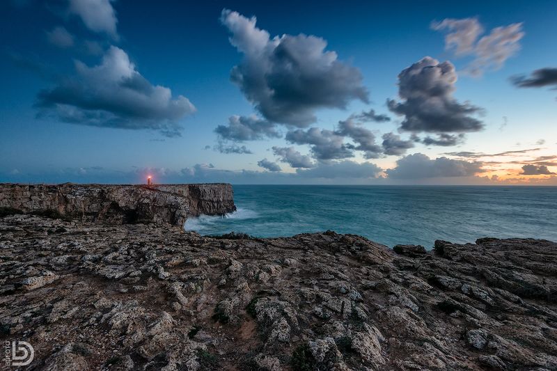 португалия, сагреш Мыс Сагреш, маяк и океан после заката фото превью