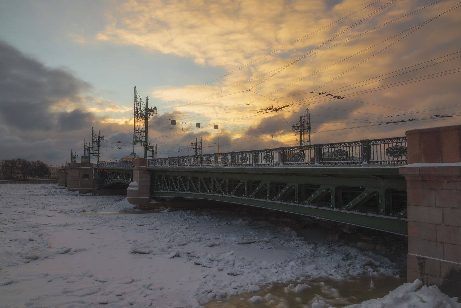 saintpetersburg, city, winter, bridge, snow, embankment, frozen, river, ice, morning, water, lightts,, Бугримов Егор