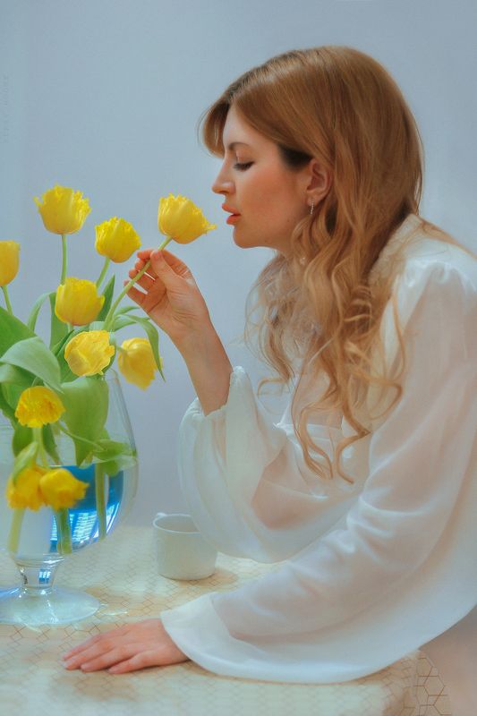 portrait, girl, портрет,style,light,spring,tulips,aroma,beauty,девушка,весна,тюльпаны,портрет,модель Natalia фото превью