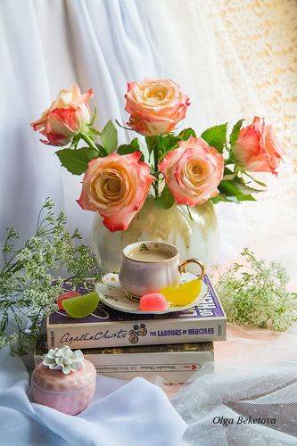 Розы и мармеладки( Натюрморт для Пуаро)