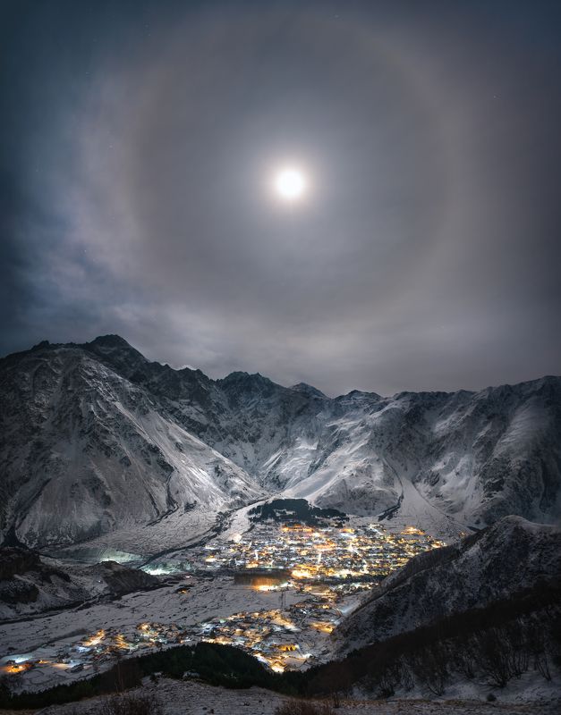 Georgia, moon, halo, landscape, nature, long exposure, night, outdoor, winter, snow, mountains Moon halo фото превью