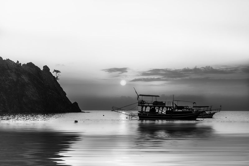 Monochrom Sunrise фото превью