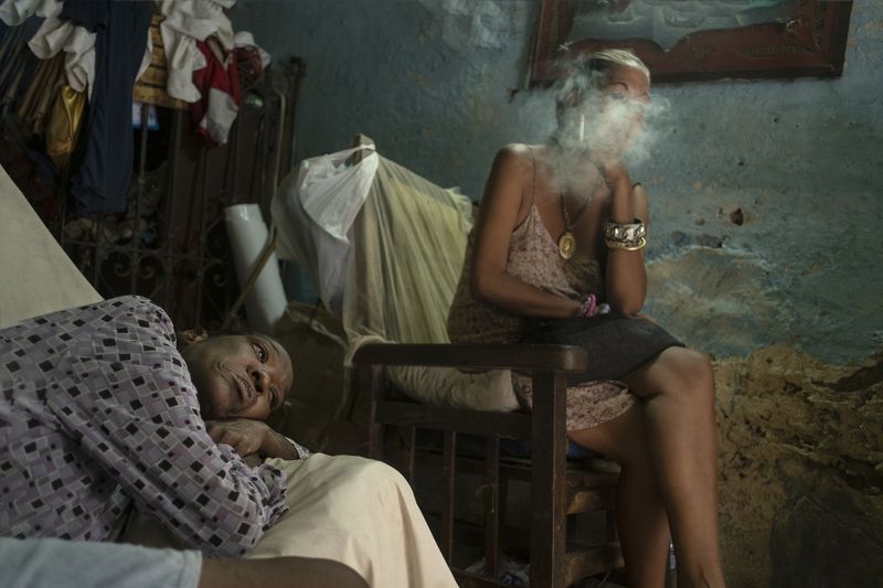 Sister,  sisters, women, woman,  smoke,  smoking,  Cuba  Sisters  фото превью