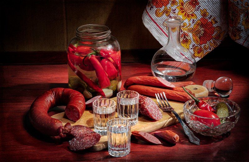 Колбасы и соленья фото превью