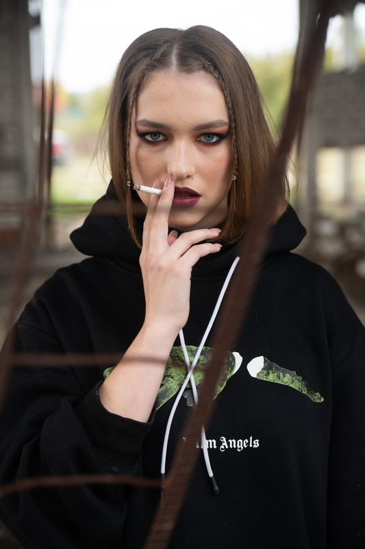 grunge, hooligan, beauty, punk, agressive, girl, contrast, ruins, debris Distress фото превью