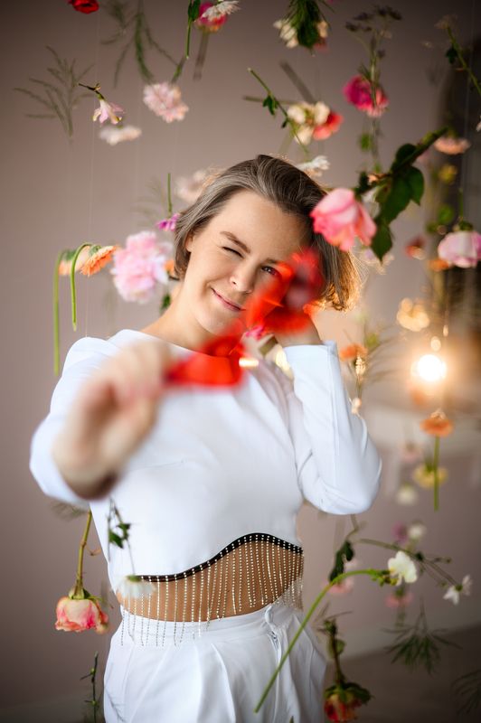 портрет, женский портрет, цветы, яркий портрет, весна Люба фото превью