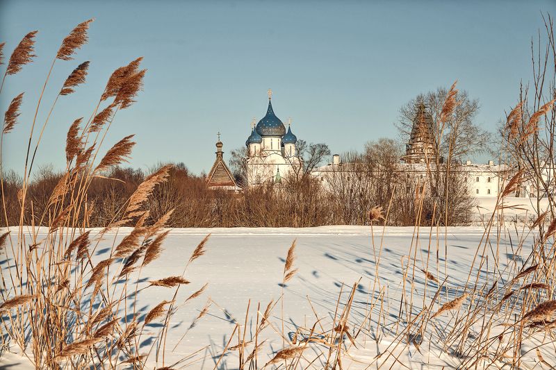 Морозным днём в Суздале фото превью