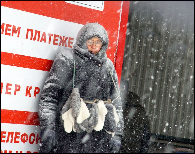 Продавец носков фото превью