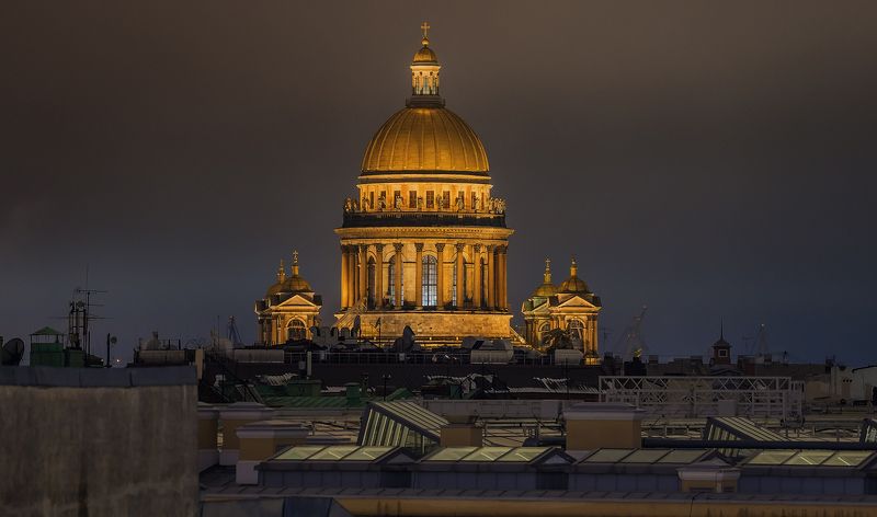 Исаакий сквозь ночь... фото превью