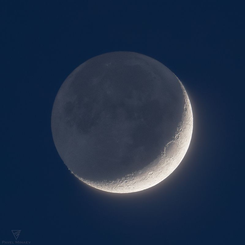 Молодая луна, пепельный свет фото превью