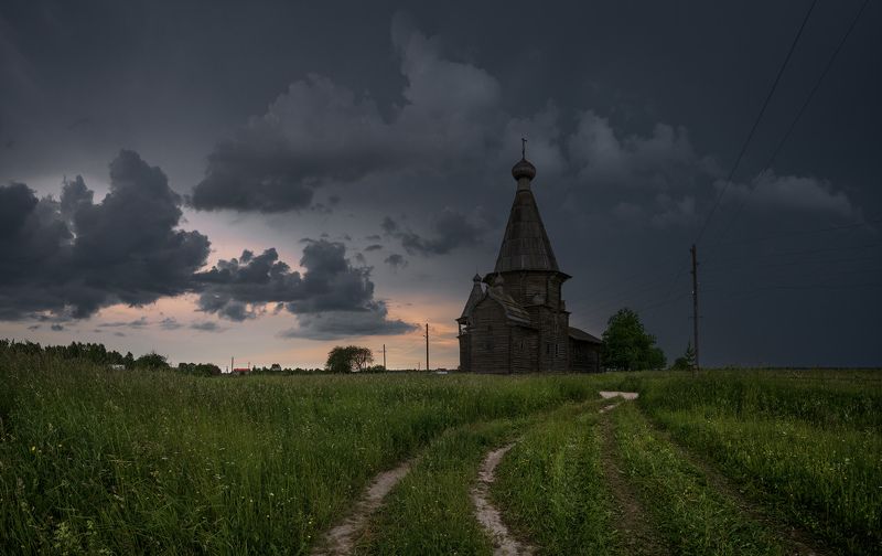 Надвигается фото превью