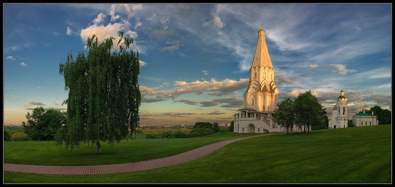 Коломенское летнее, закатно-вечернее, с дорожкой и свежей зеленью..)