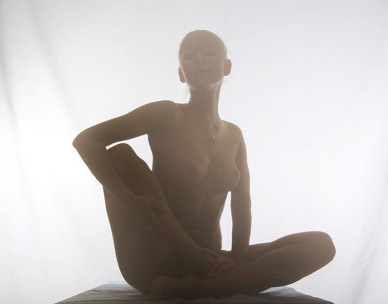 За тканью нежное созданье фото превью