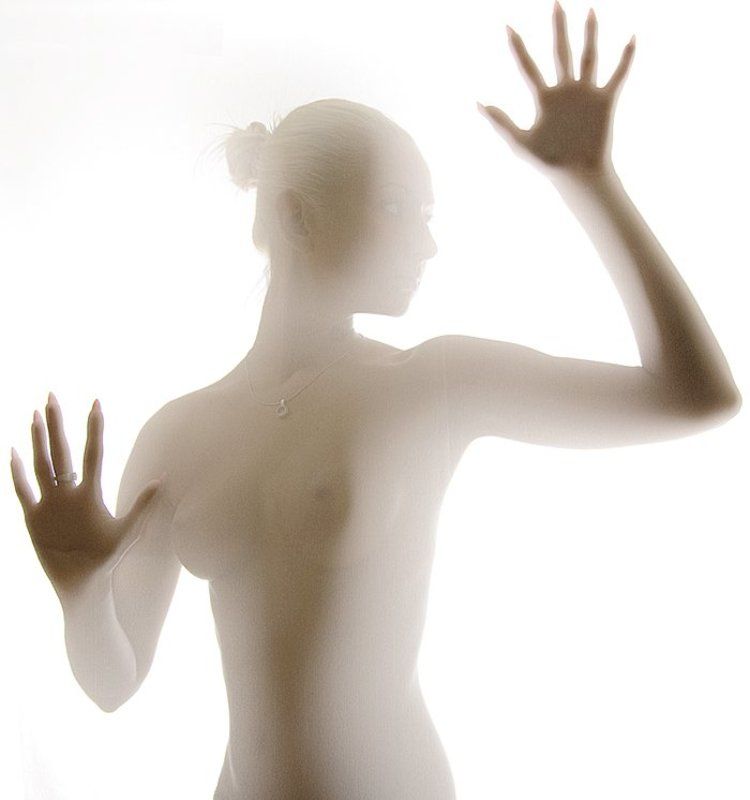 За тканью нежное созданье фото превью