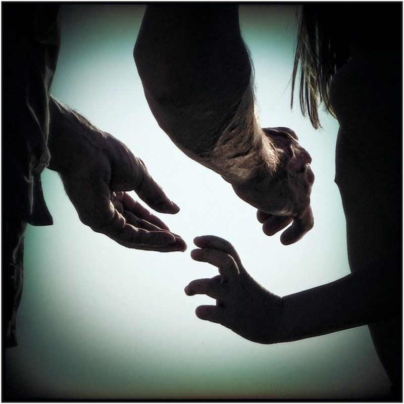 TOUCHING фото превью