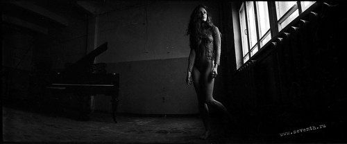 грустное фото в грустной комнате