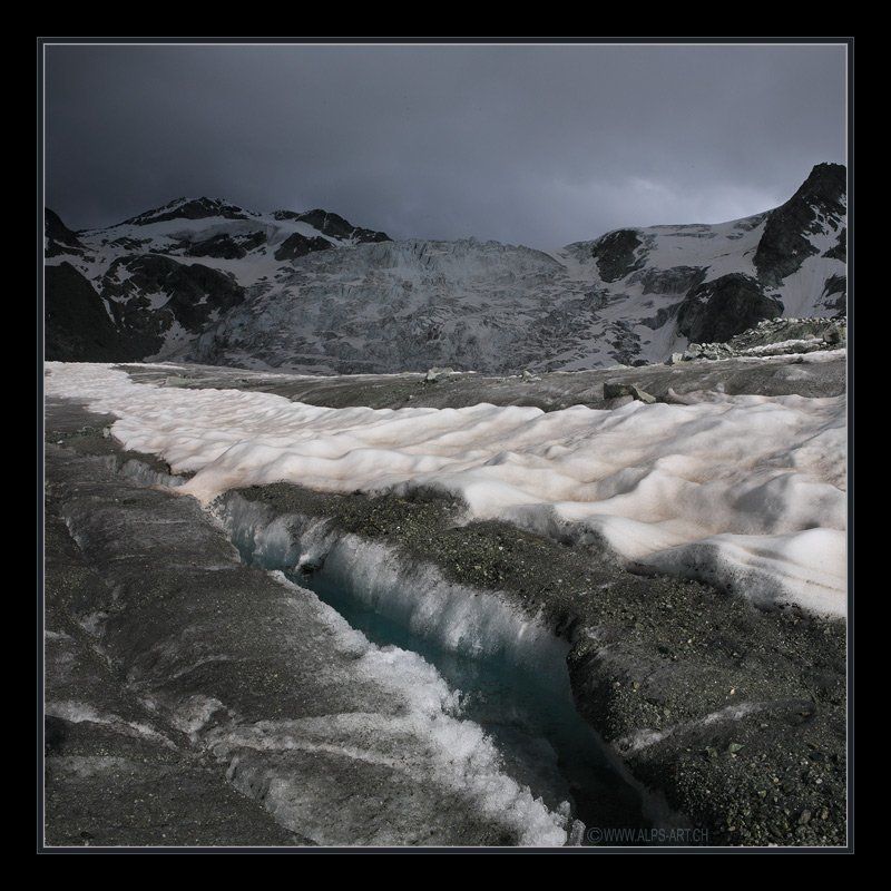 ледник Краски жаркого горного лета, или, про розовый снег, голубую воду и серый лед фото превью