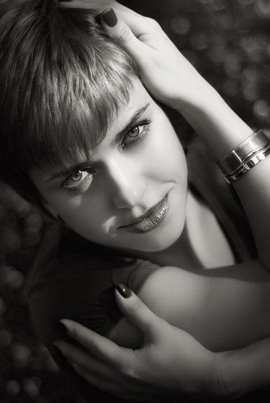 сестренка, портрет, девушки, чб, руки Держать себя в руках фото превью