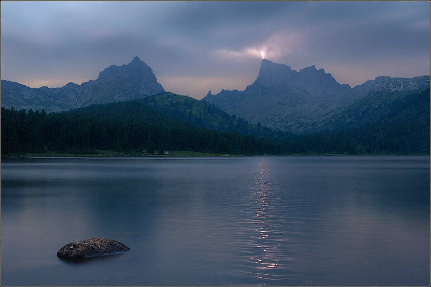 блики, волны, горы, гроза, дождь, ергаки, край, красивый, красноярский, лето, молния, озеро, отражение, пейзаж, пики, природа, путешествия, саяны, свет, сибирь, сибирь, синий, скалы, скалы, спорт, тайга, туризм, хмурый, хребет, яркий, Дмитрий Антипов