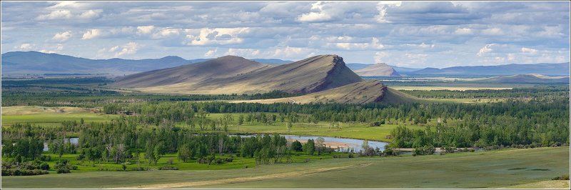 археология, белый, большой, восточной, высокий, голубой, горы, деревья, долина, дорога, древность, дымка, зеленый, июс, культура, лес, луга, облака, панорама, пейзаж, пологий, поляна, природа, путешествия, река, сибири, сибирь, сундуки, тагарская, течение Панорама гряды Сундуки фото превью