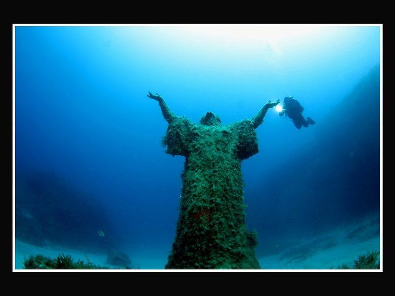 статуя, иисуса, христа,alfred camilleri cauchi,raniero borg,st. paul\'s islands,malta underwater statue of jesus christ статуя Иисуса Христа фото превью
