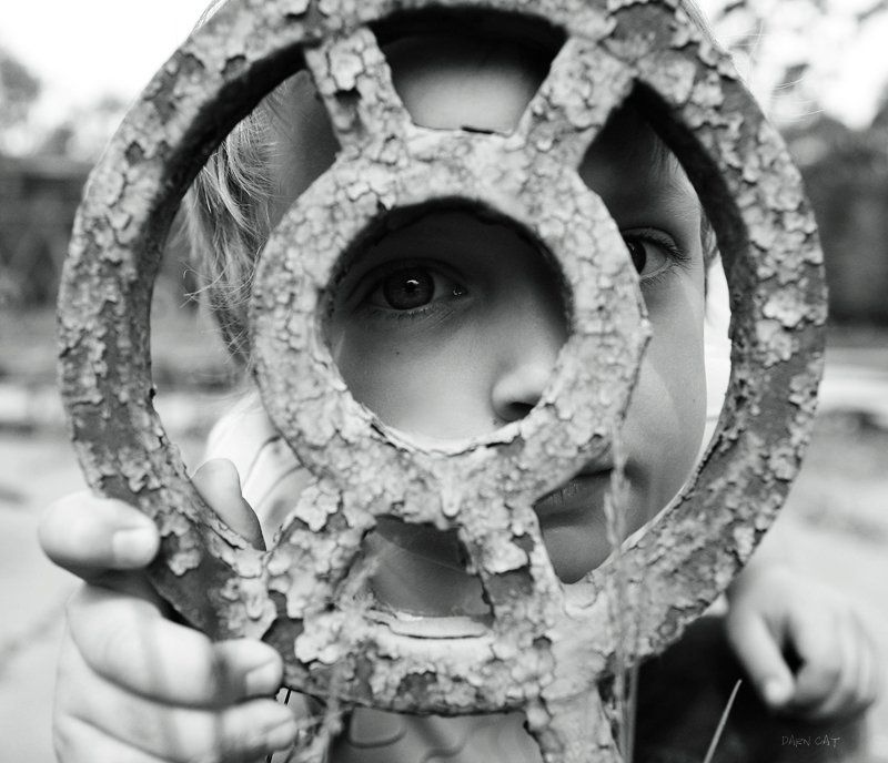 детство, круг, вписанное, мальчик, максимализм, минимализм Детство в круге фото превью