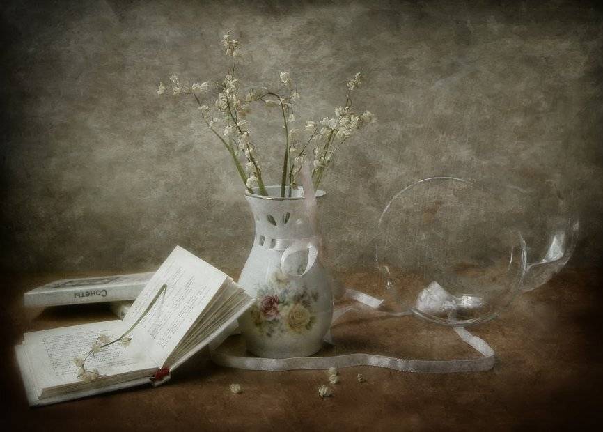 Ваза, Гербарий, Книги, Ландыши, Лента, Сонеты, button