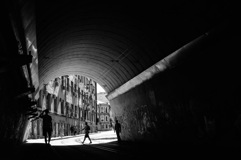 свет, тень, черно-белое, Москва, чб Свет в конце тоннеля фото превью