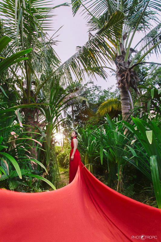 путешествие, свадьба, невеста, образ, девушка, платье, елен цай, elen tsay, бали, wedding, счастьее, нежность, любовь, азиатка, грация, красота, водопад, культура, традиции, красный, ветер, asia  фото превью