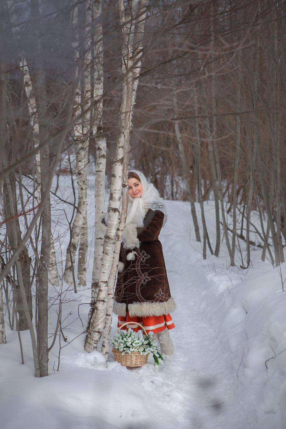 женщина весна зима природа красота любовь деревня лес снег лукошко платок рукавицы ручеёк фотография сказка, Татьяна Шепелева