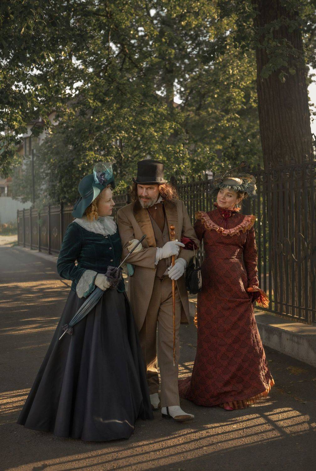 любовь природа дамы кавалеры искусство прогулка лето отношения шляпа костюмы перчатки зонтик, Татьяна Шепелева