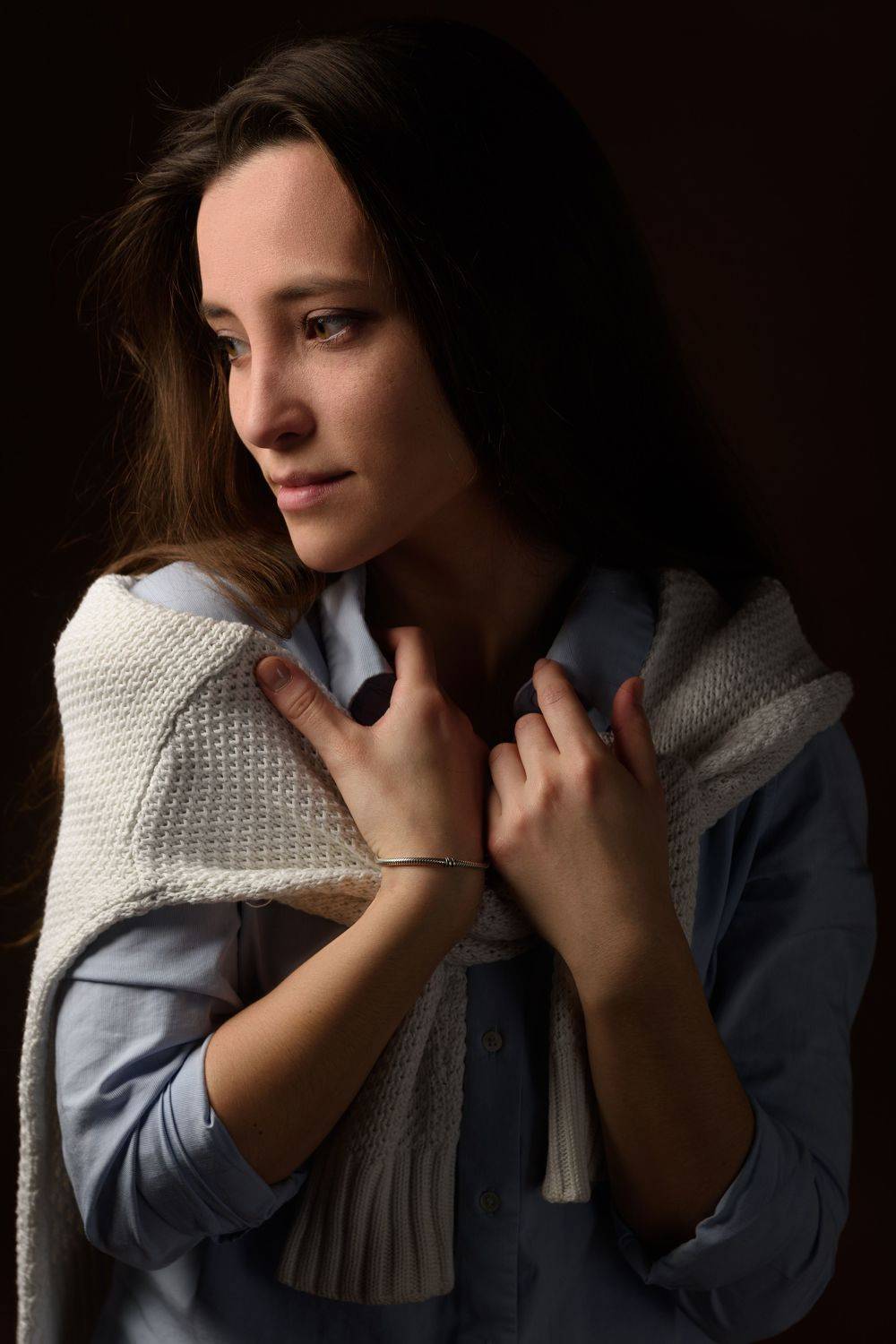 девушка, эмоции, свитер, красота, печаль, чувства, романтика, свет, актриса, Максим Михайлов