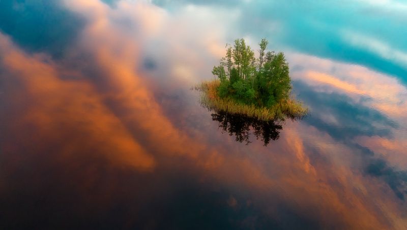 рассвет, дрон, aerial, карелия, aerial landscape, sunrise, пейзаж, осень, осенний пейзаж, абстракция, dji, mini3pro Небесный кораблик фото превью