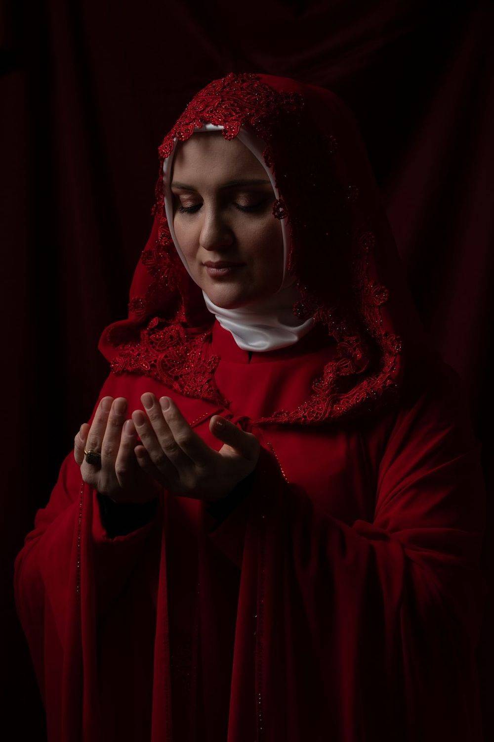 молитва, религия, вера, хиджаб, кавказ, женщина, красное, этника, Арсен Алабердов