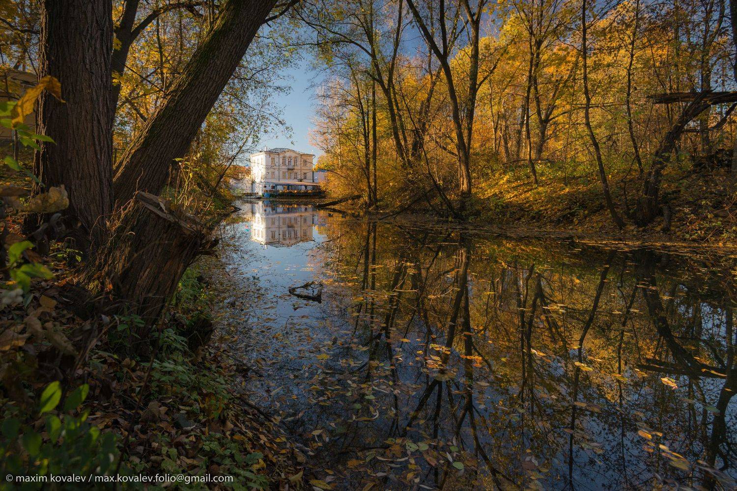 Europe, Kuzminki, Moscou, Moscow, Moscow region, Russia, architecture, autumn, building, house, morning, nature, park, Европа, Кузьминки, Москва, Московская область, Подмосковье, Пономарка река, Россия, Чурилиха река, архитектура, дом, домик, домик на пло, Максим Ковалёв