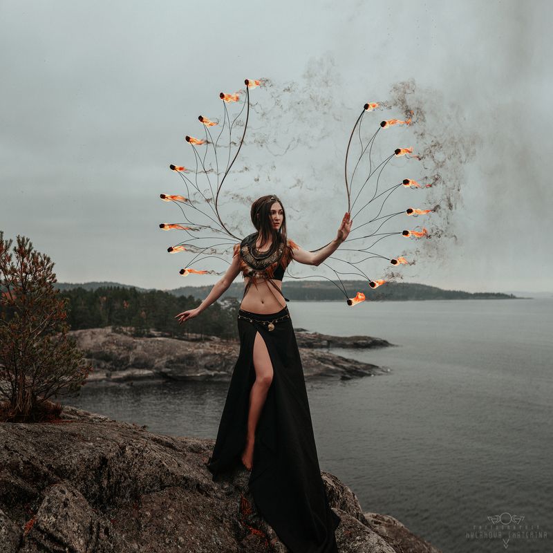 карелья, фаершоу, нимфа, сказка, осень, природа, огонь, девушка Карельская нимфа фото превью