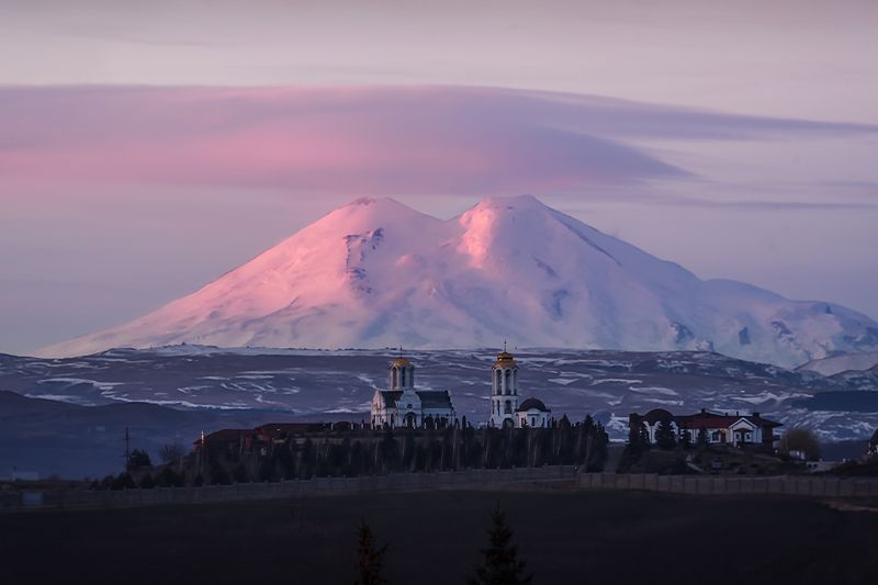 храм, рассвет, кавказ, кавказские минеральные воды, ессентуки, монастырь, утро, эльбрус, зима, зимний рассвет Лиловое утро фото превью