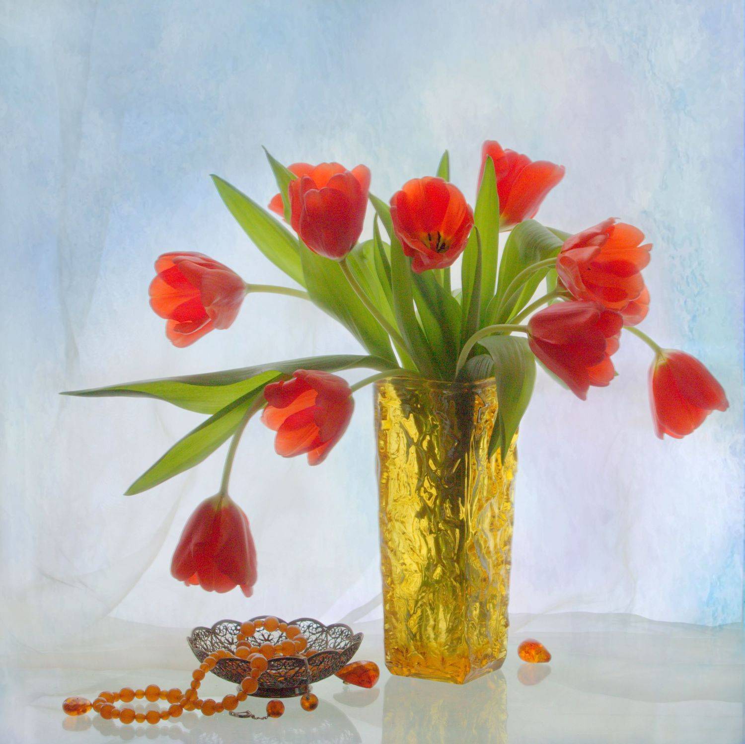 янтарь, цветы, тюльпаны, ваза, Хохлова Наталья