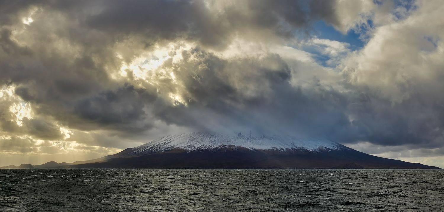 курильские острова, октябрь, тучи, осень, свет, остров, Евгений Паршуков