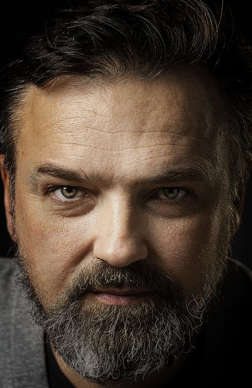 Male portrait фото превью