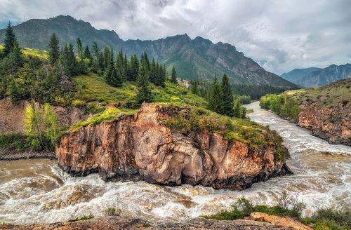 Бурный поток...