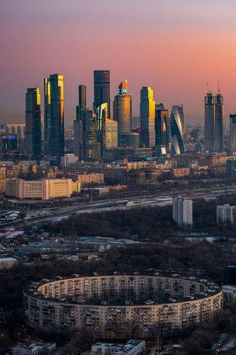Рассвет над Москвой