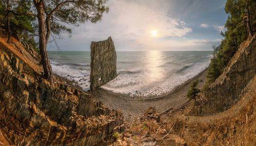 Вечер у скалы Парус