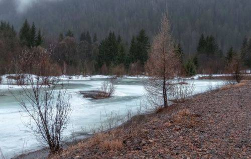 Просыпаются озера