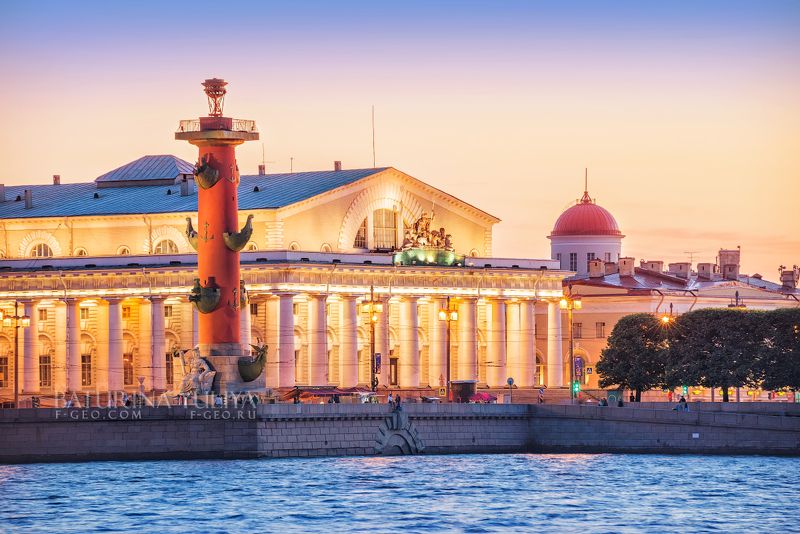 Биржа и Ростральная колонна фото превью