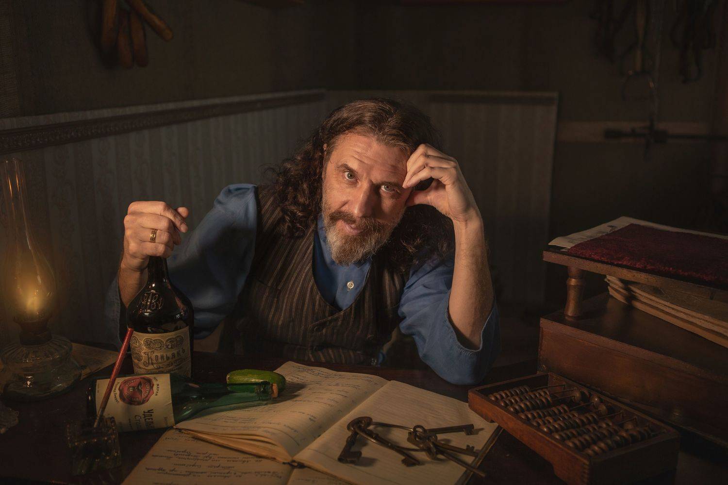 мужчина свеча ключи приказчик книга перо история фотография прошлое островский книга кино, Татьяна Шепелева